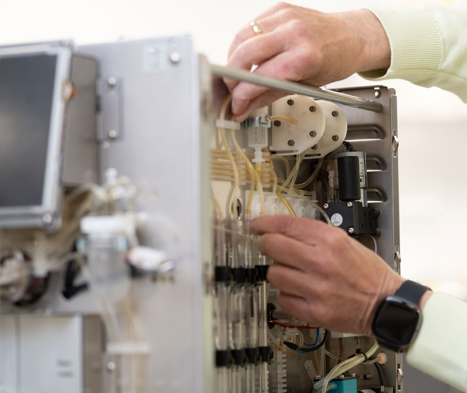 Sicherheitstechnische Kontrolle eines Laborgerätes